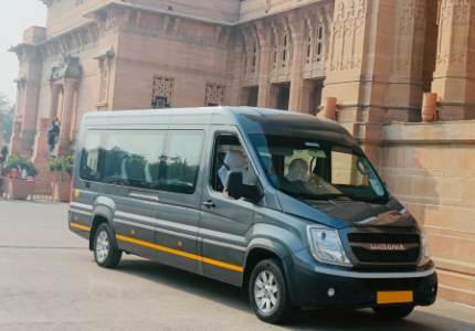 13 Seater Urbania Traveller