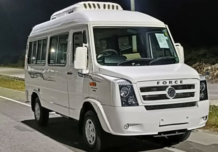 13 Seater Tempo Traveller